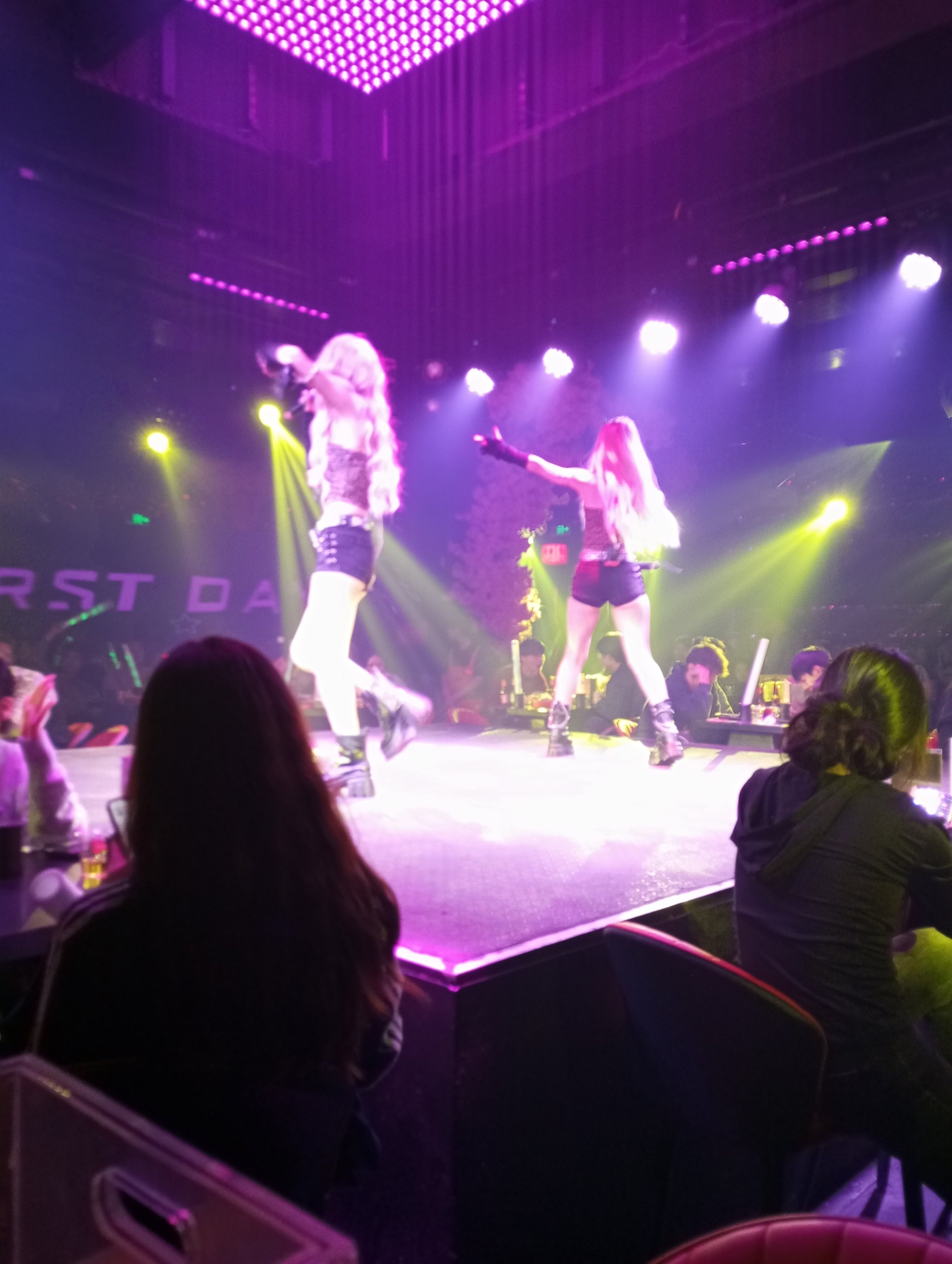 光影之舞 舞臺(tái)燈光秀的藝術(shù)與技術(shù)